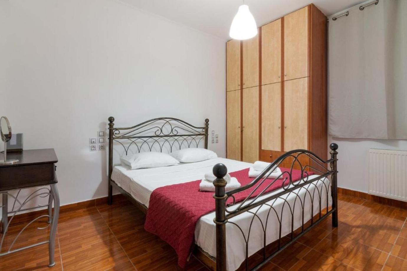 Cozy 2 Bedroom In Apartment